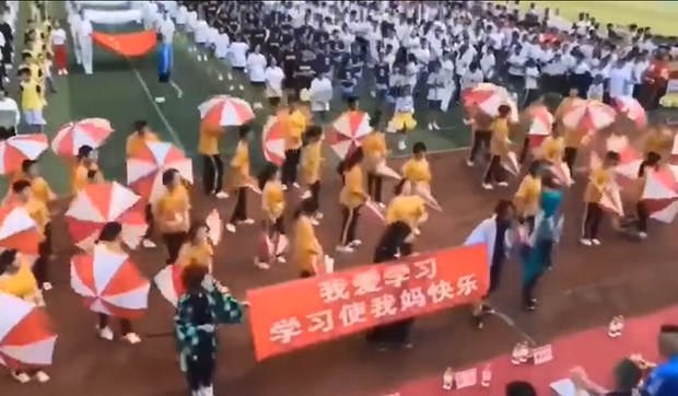“為媽媽快樂而學(xué)習”讓人五味雜陳<img src=