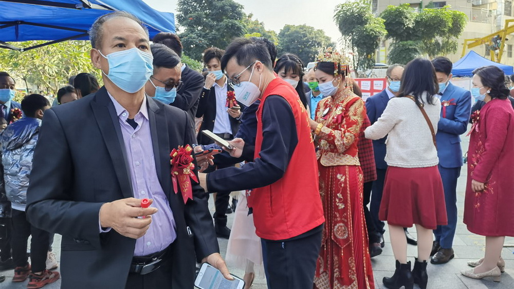 “插隊(duì)”新娘收獲全城祝福，憑啥？就憑這兩個(gè)字