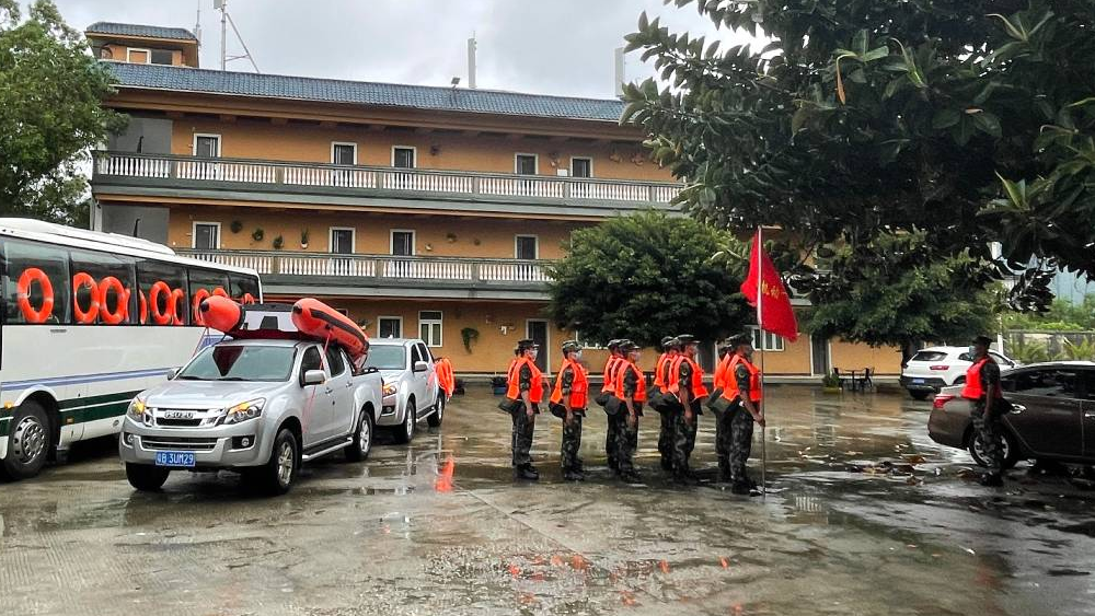溫暖且堅定，致敬暴雨中的“守護(hù)”色！